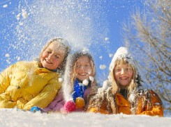 Как интересно провести зимние каникулы с детьми?